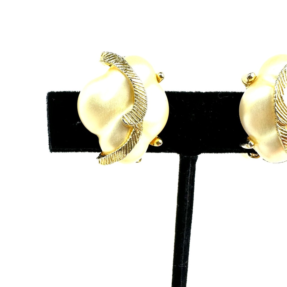 Vintage Judy Lee Textured Gold Satin Faux Baroque‎ Pearl Cloud Clip-on Earrings